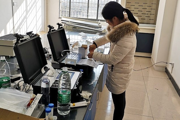 湖南新化县农副产品批发市场配备食品安全羞羞AV在线播放仪